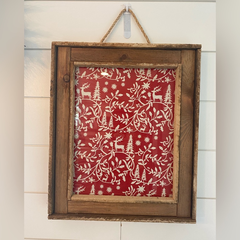 Adorable Hand Made Rustic Hanging Wooden Frame Glass Festive Holiday Picture